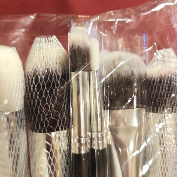 15 makeup brushes - Picture 4 of 8